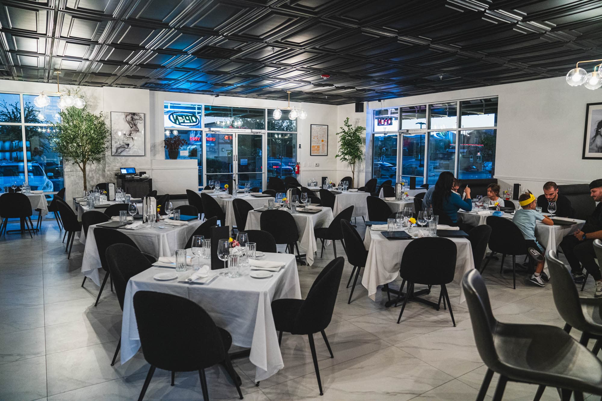 Tuscan Cove Bar & Patio dining room for corporate events